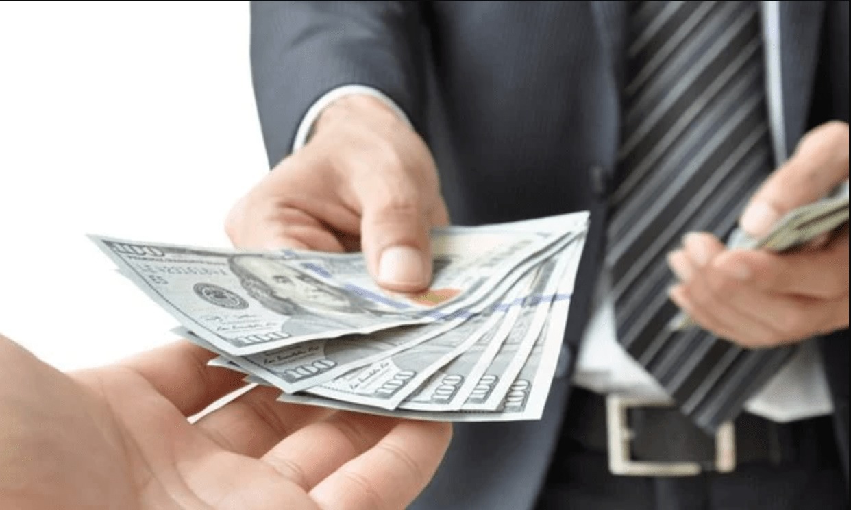 how much to tip dj at wedding cash money tip wedding dj vendor